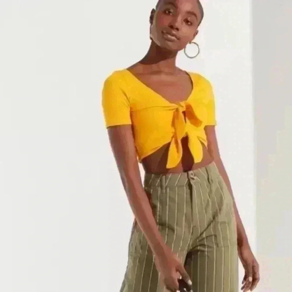 Urban Outfitters Tessa Tie Front Crop Top Size Large - Picture 3 of 9